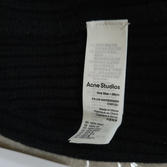 Acne Studios Large Face Logo Beanie - Black - Picture 4 of 6
